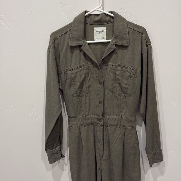 Abercrombie & Fitch Utility Jumpsuit - Petite! - Picture 2 of 6
